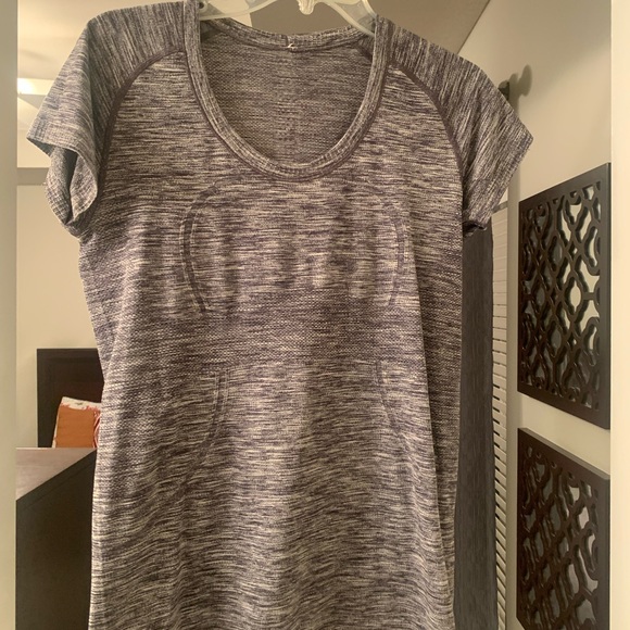 Lululemon Swiftly Short Sleeve Size 10 EUC Heathered Cadet Blue - Picture 1 of 5